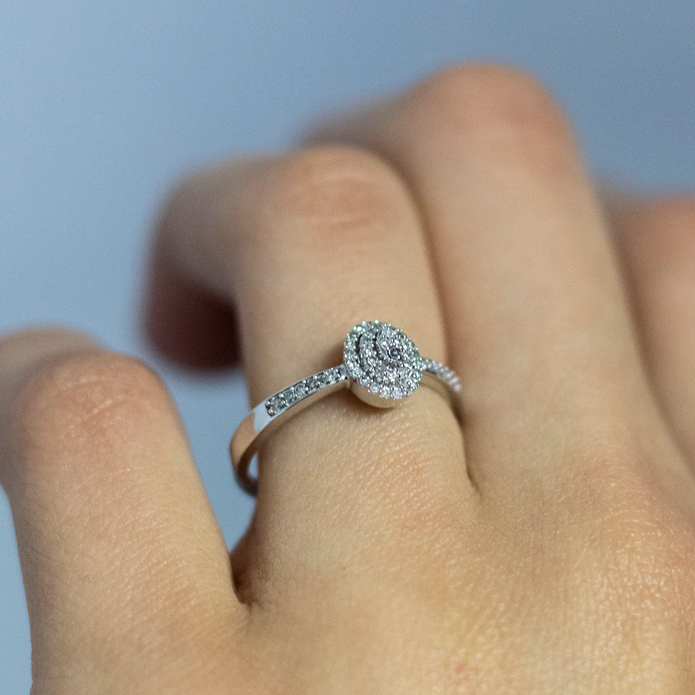 9ct White Gold 0.15 Carat Diamond Ring with 49 Brilliant Cut Diamonds - Image 5