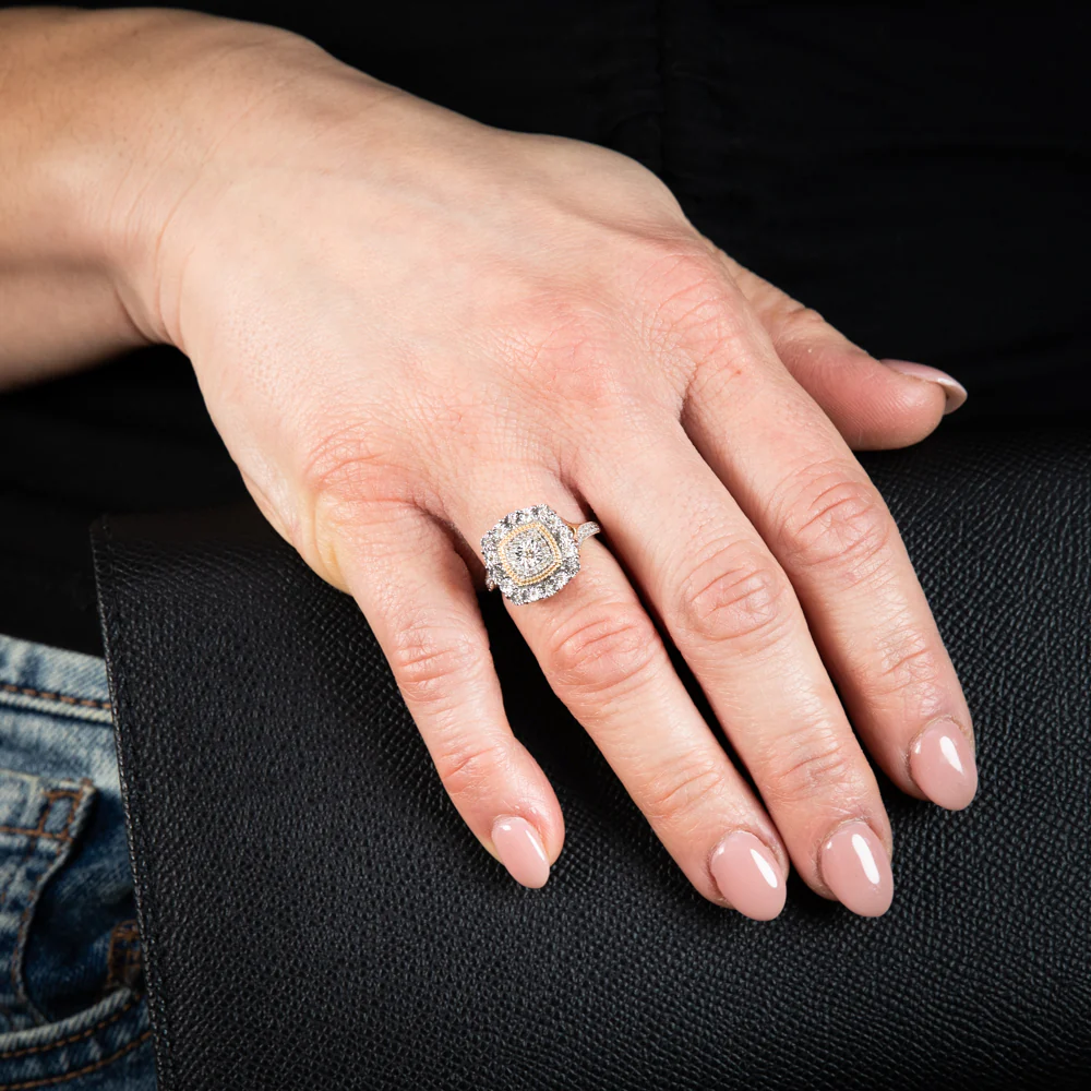 9ct Yellow Gold 1/6 Carat Diamond Dress Ring - Image 3