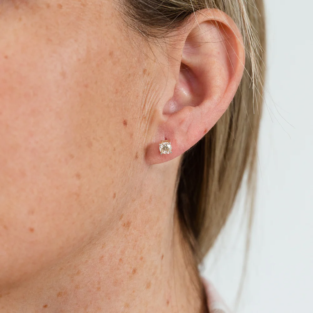 9ct Yellow Gold 1 Carat Diamond Stud Earrings - Image 3