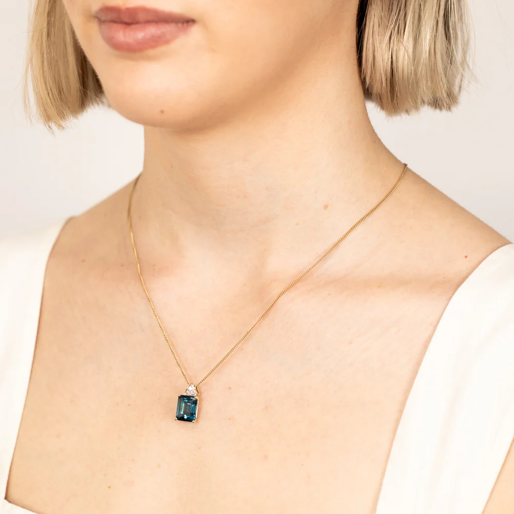 9ct Yellow Gold 5.6ct London Blue Topaz in Emerald Cut and 1/10 Carat Diamond Pendant - Image 2