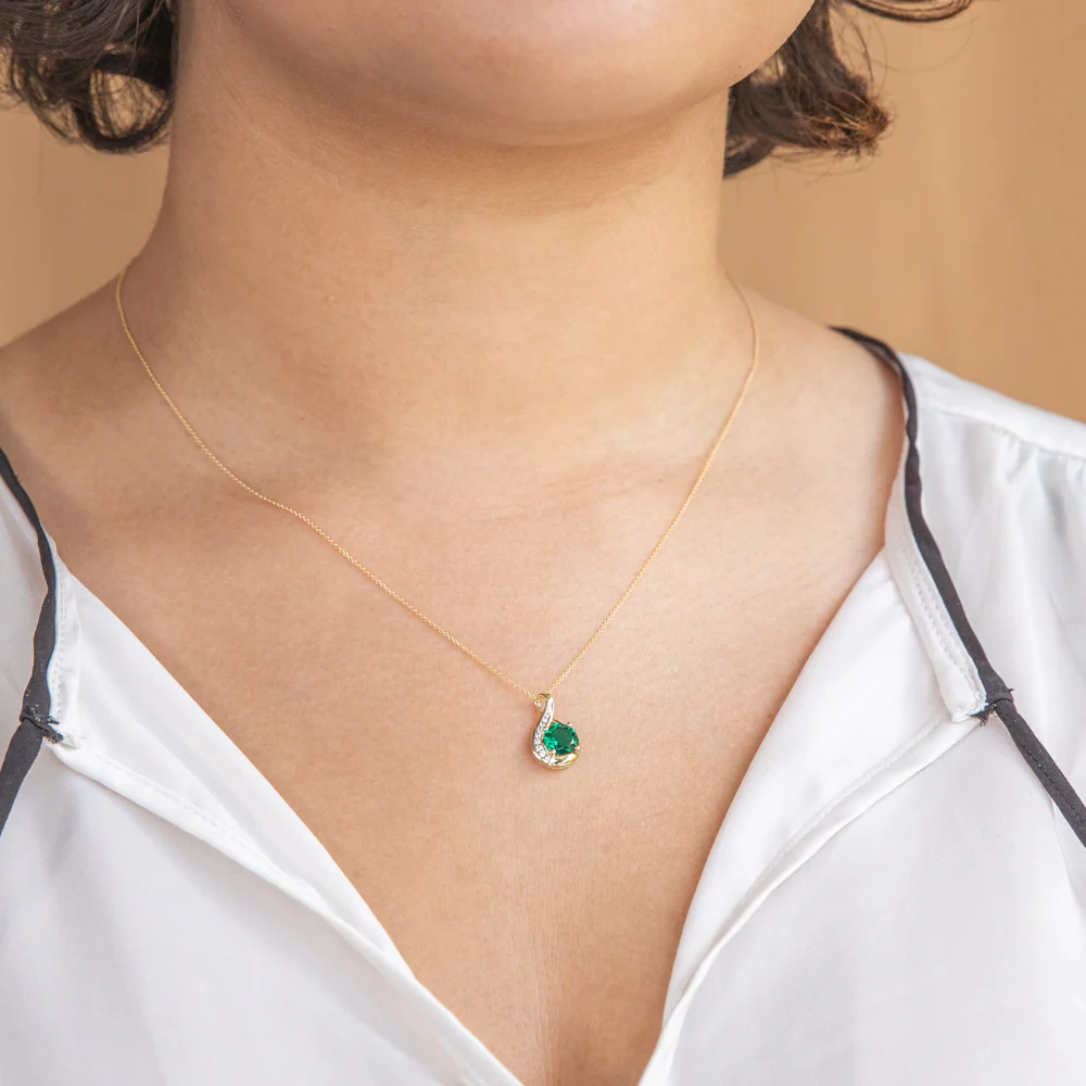 9ct Yellow Gold Created Emerald and Zirconia Pendant With 45cm Chain - Image 3