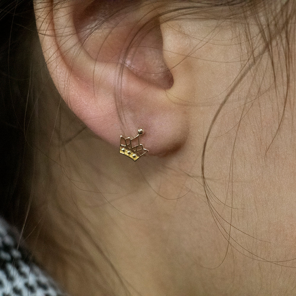 9ct Yellow Gold Crown Stud Earrings - Image 3