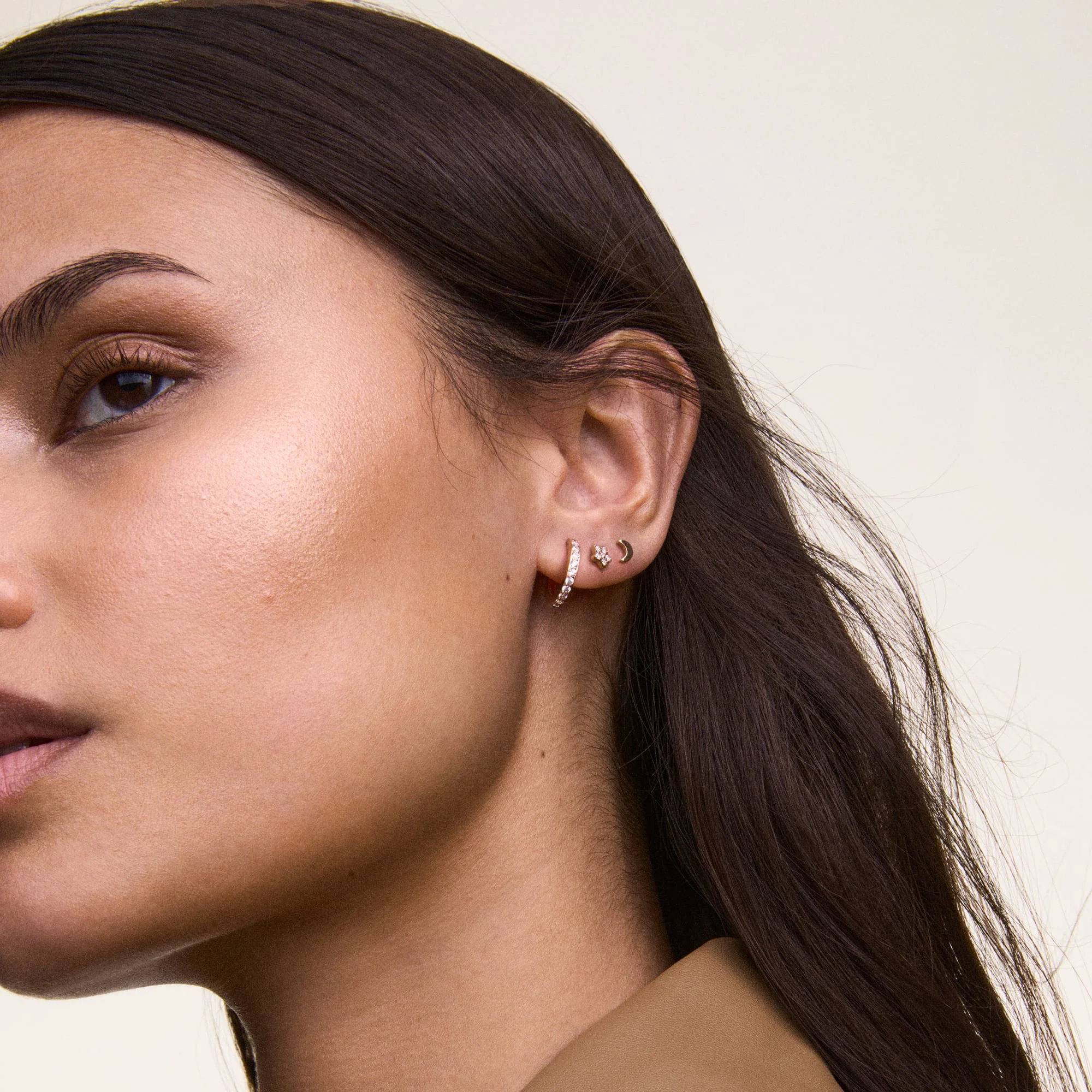 Daniel Wellington Crystal Hoop Earring Gold - Image 4