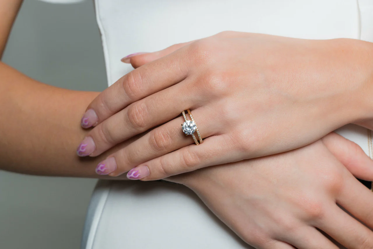 Iconic Bridal Francesca Ring Yellow Gold - Image 2