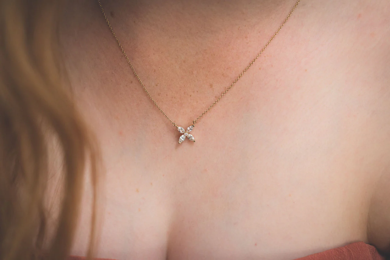 Heirloom Favoured Pendant Gold - IP820G - Image 2