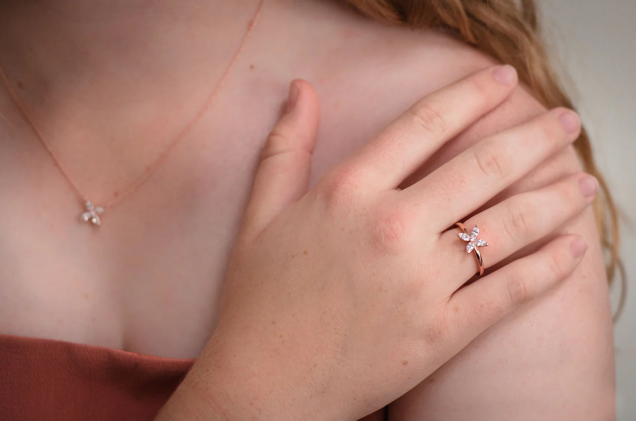 Heirloom Favoured Pendant Rose Gold - IP820RG - Image 3