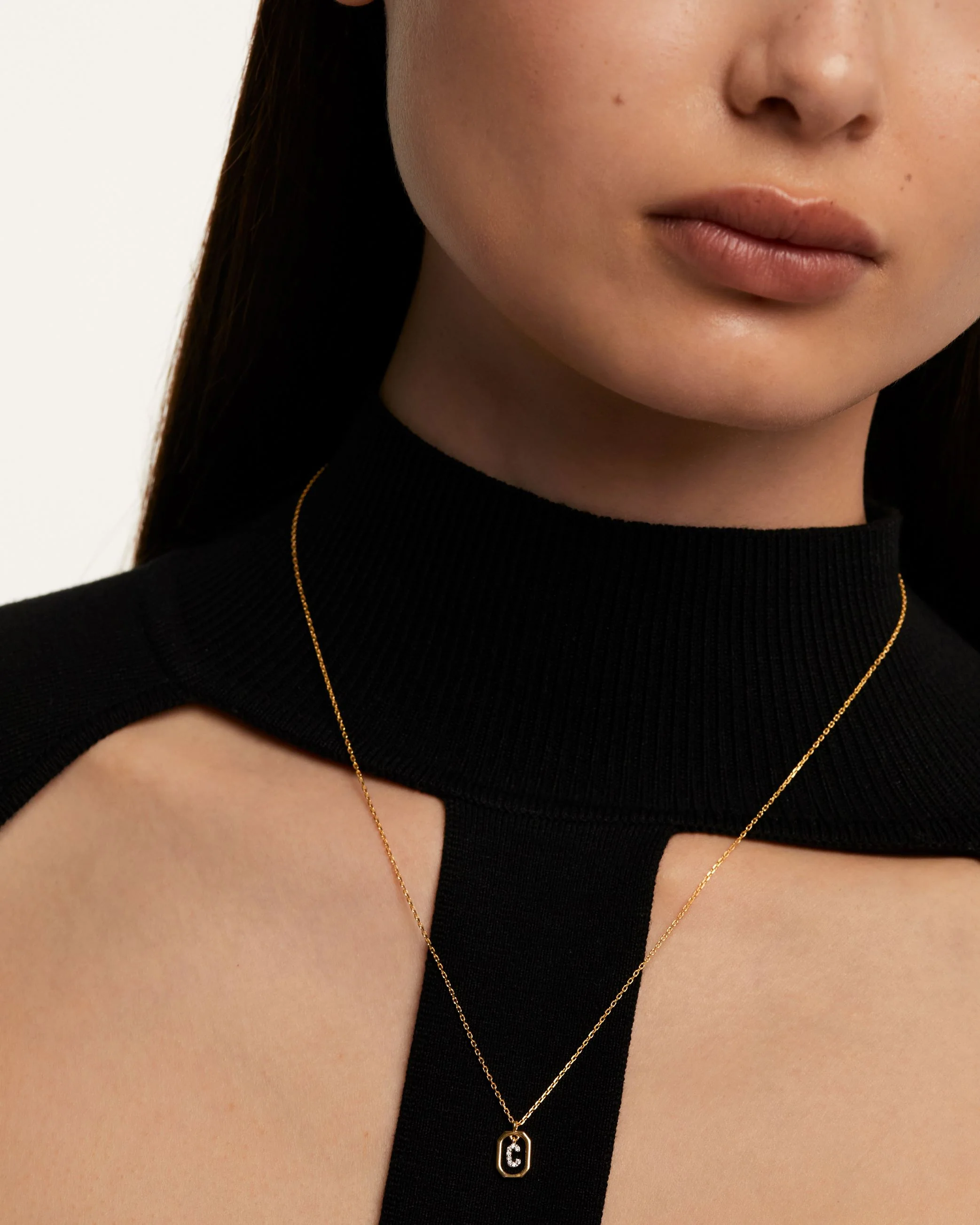 MINI LETTER C GOLD NECKLACE - Image 2