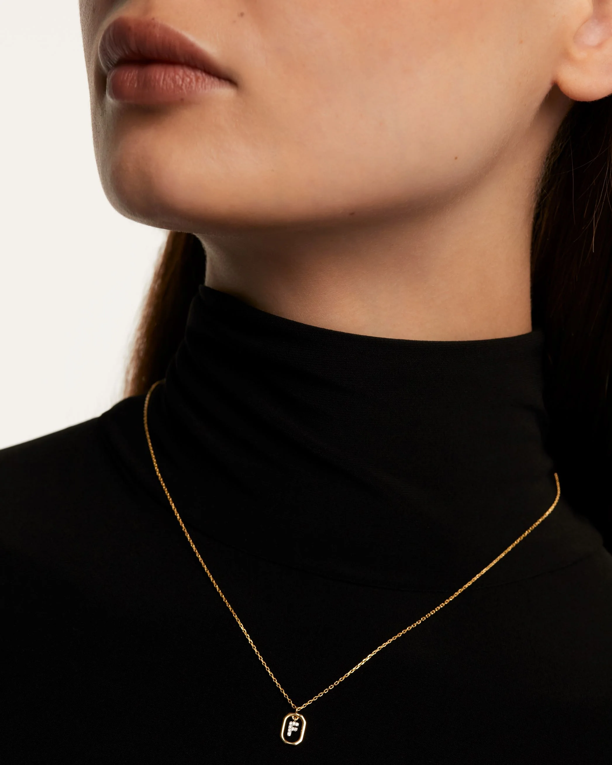 MINI LETTER F GOLD NECKLACE - Image 2