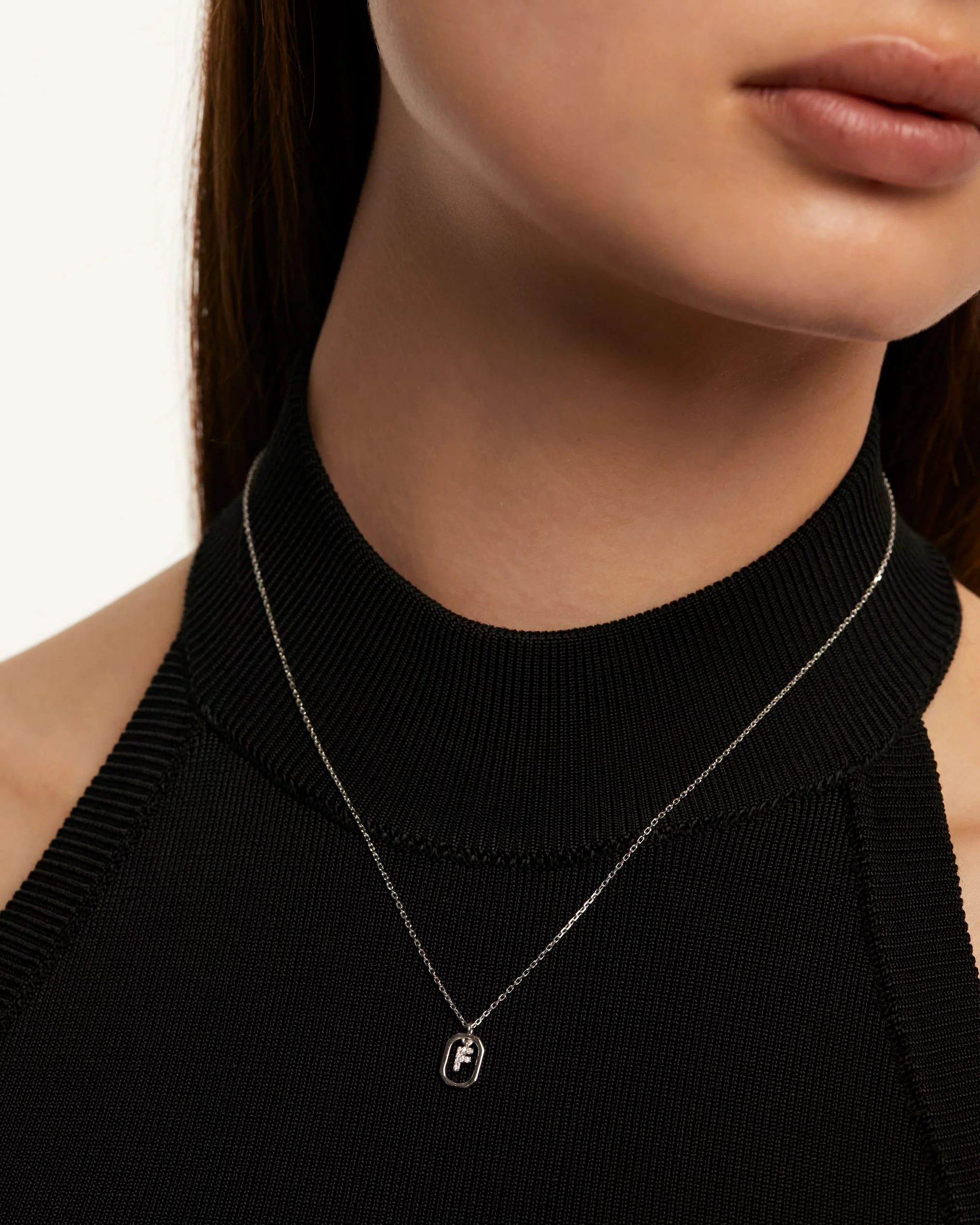 MINI LETTER F SILVER NECKLACE - Image 2