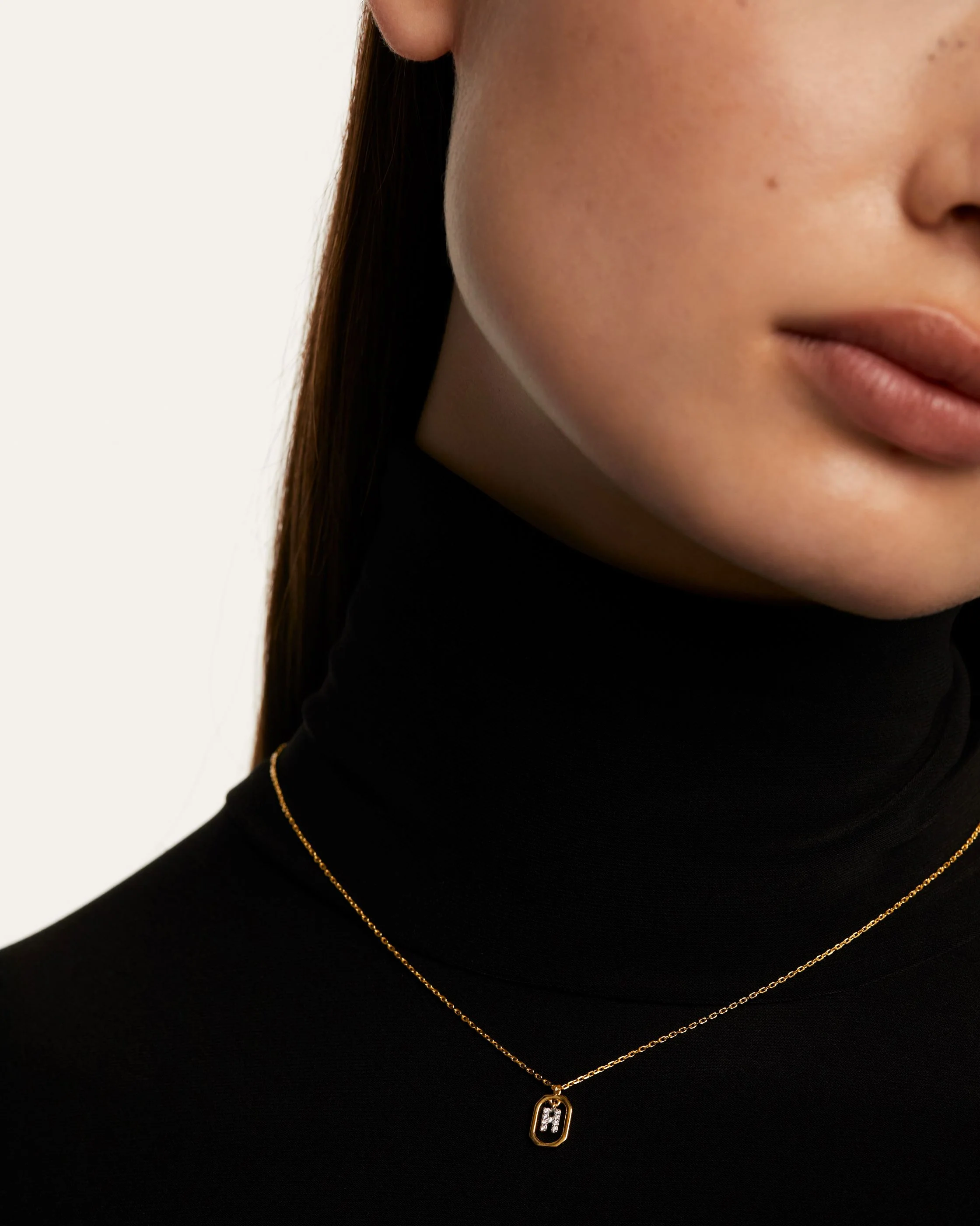 MINI LETTER H GOLD NECKLACE - Image 2