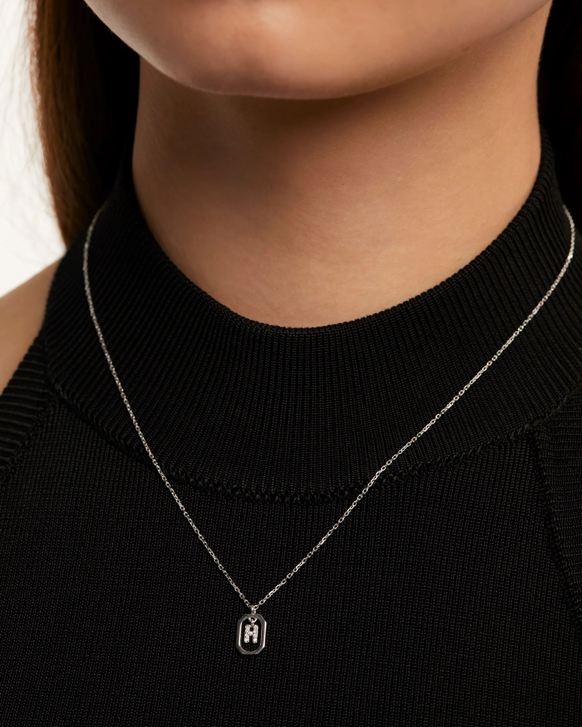 MINI LETTER H SILVER NECKLACE - Image 2
