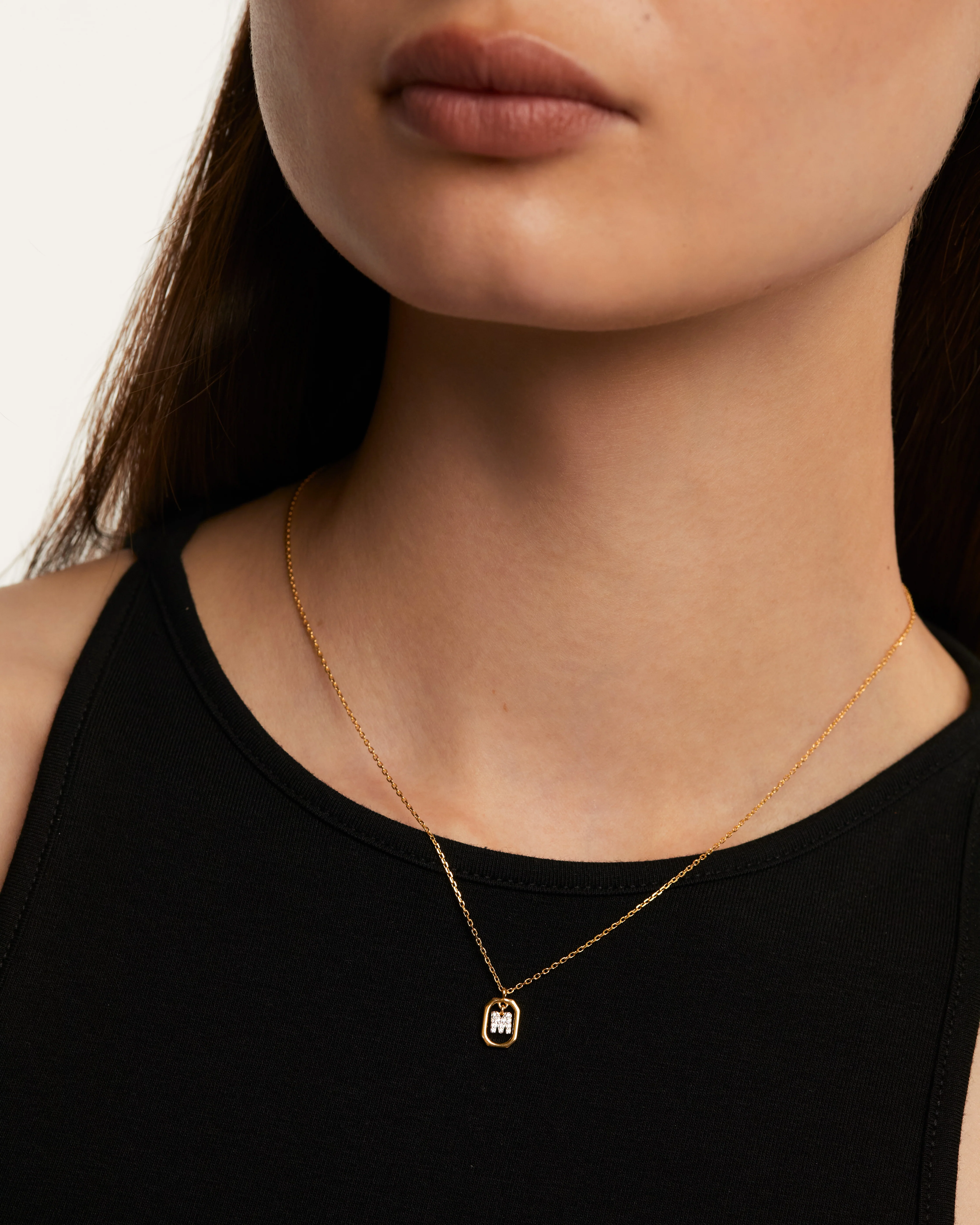MINI LETTER M GOLD NECKLACE - Image 2