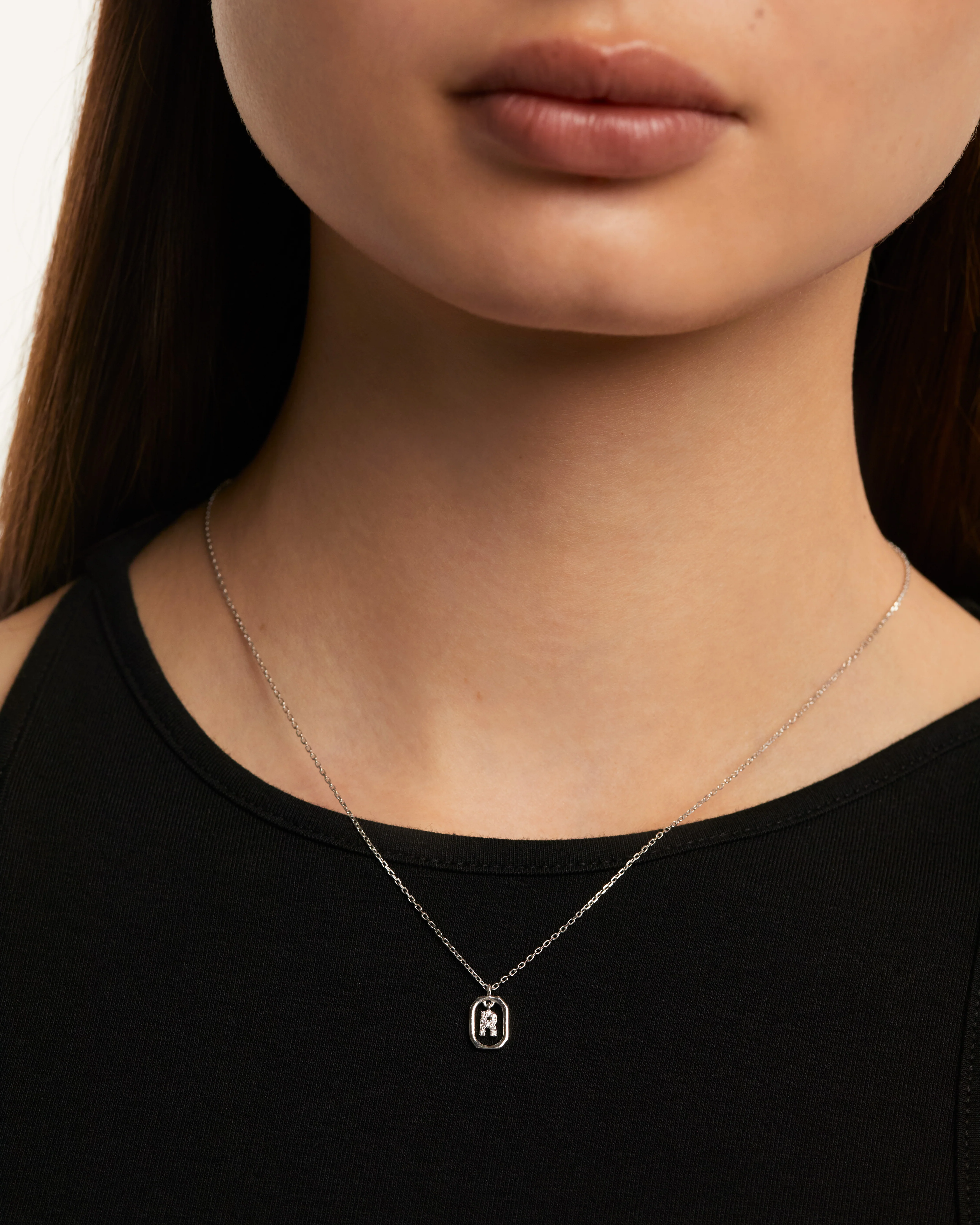 MINI LETTER R SILVER NECKLACE - Image 2