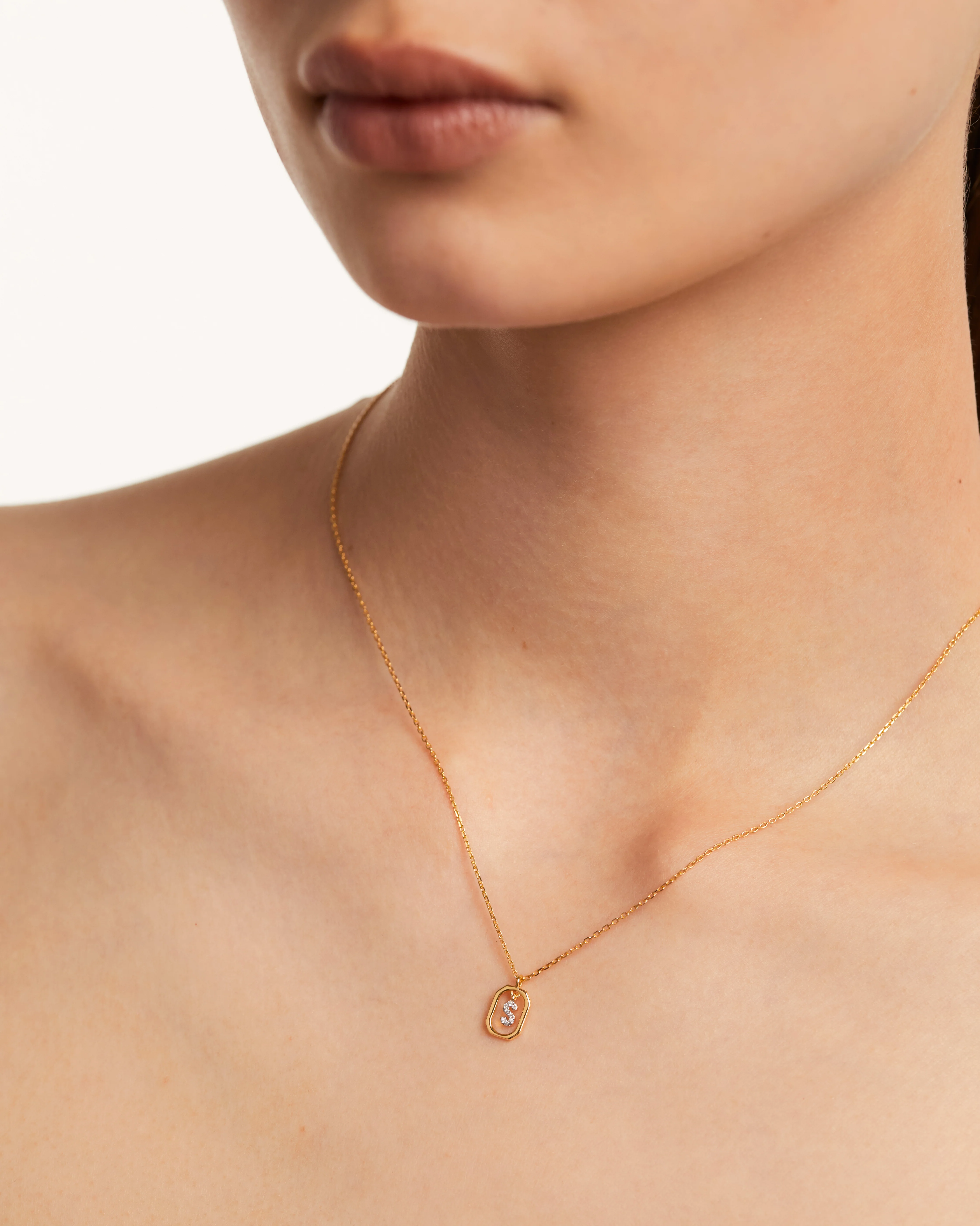 MINI LETTER S GOLD NECKLACE - Image 2