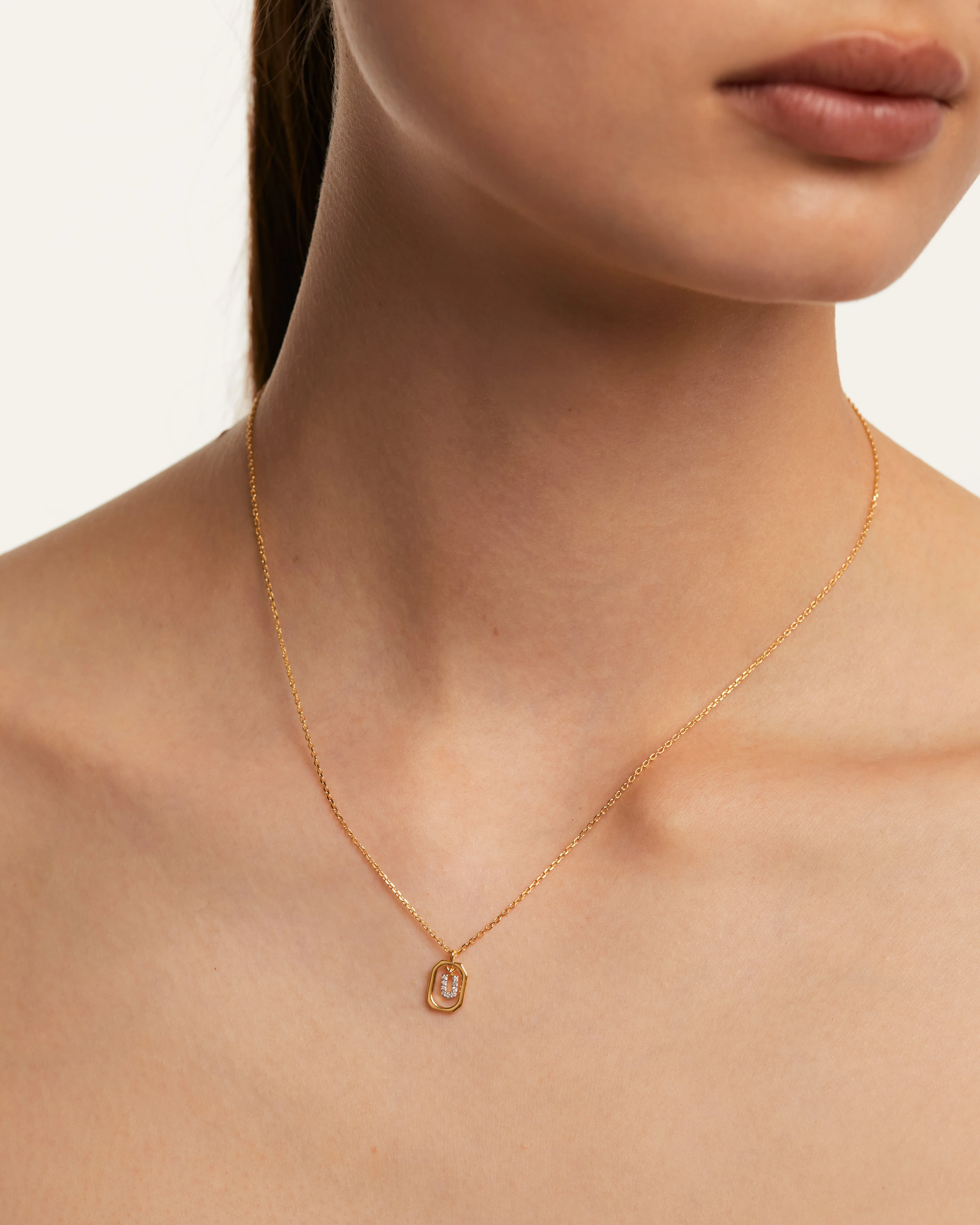 MINI LETTER U GOLD NECKLACE - Image 2