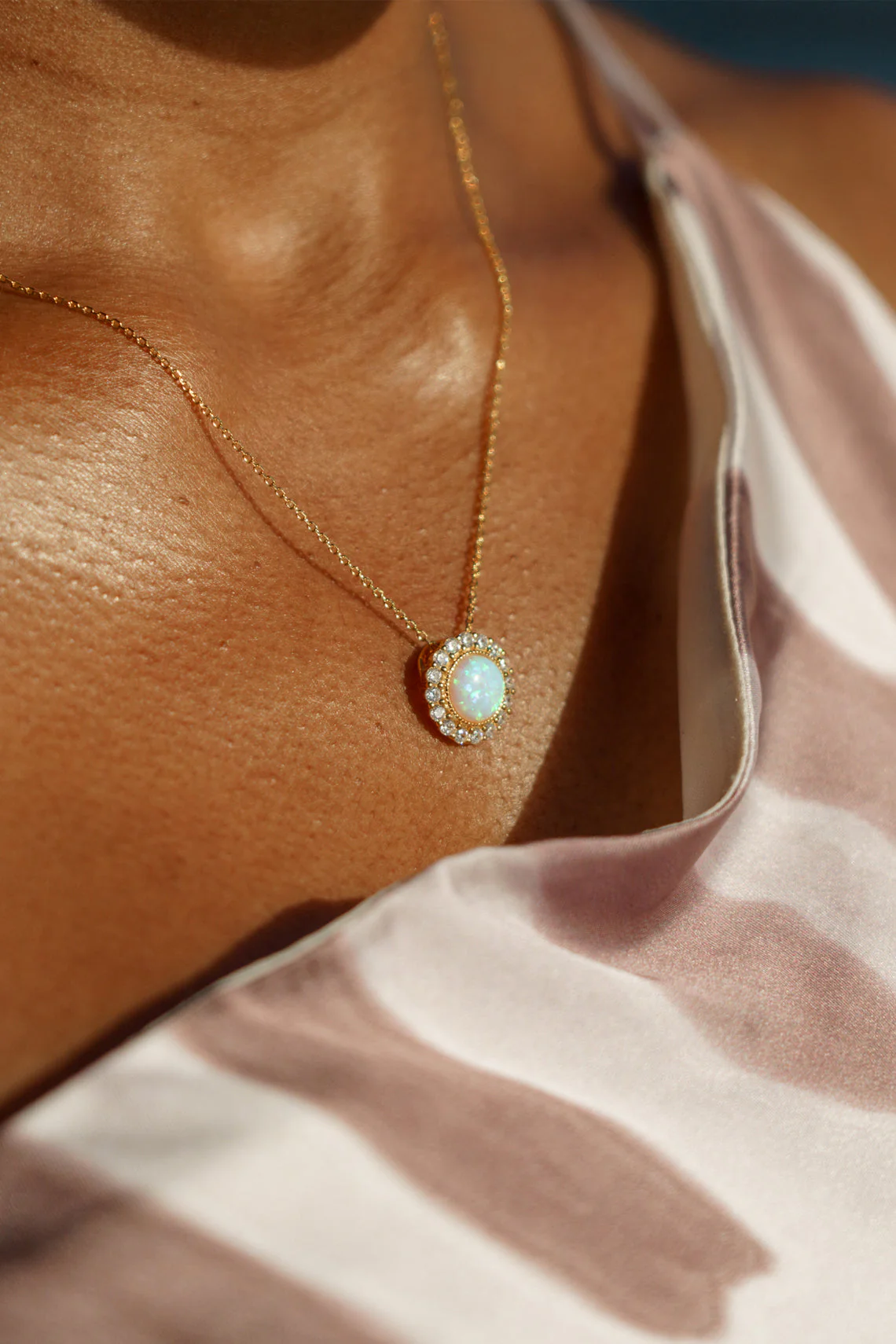 OPAL GLOW MARRINAWI WHITE CREATED OPAL PENDANT GOLD - Image 4