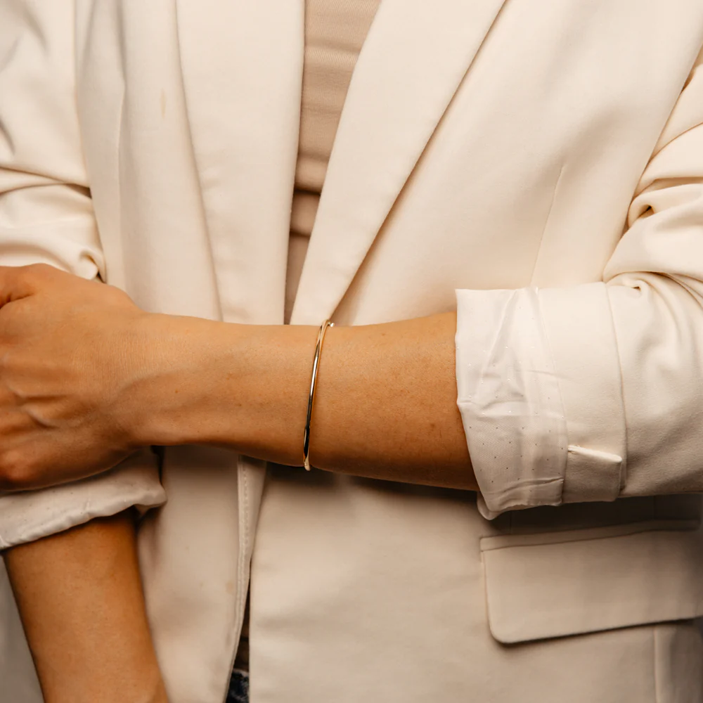 Plain Hinge Bangle in 9ct Yellow Gold - Image 3