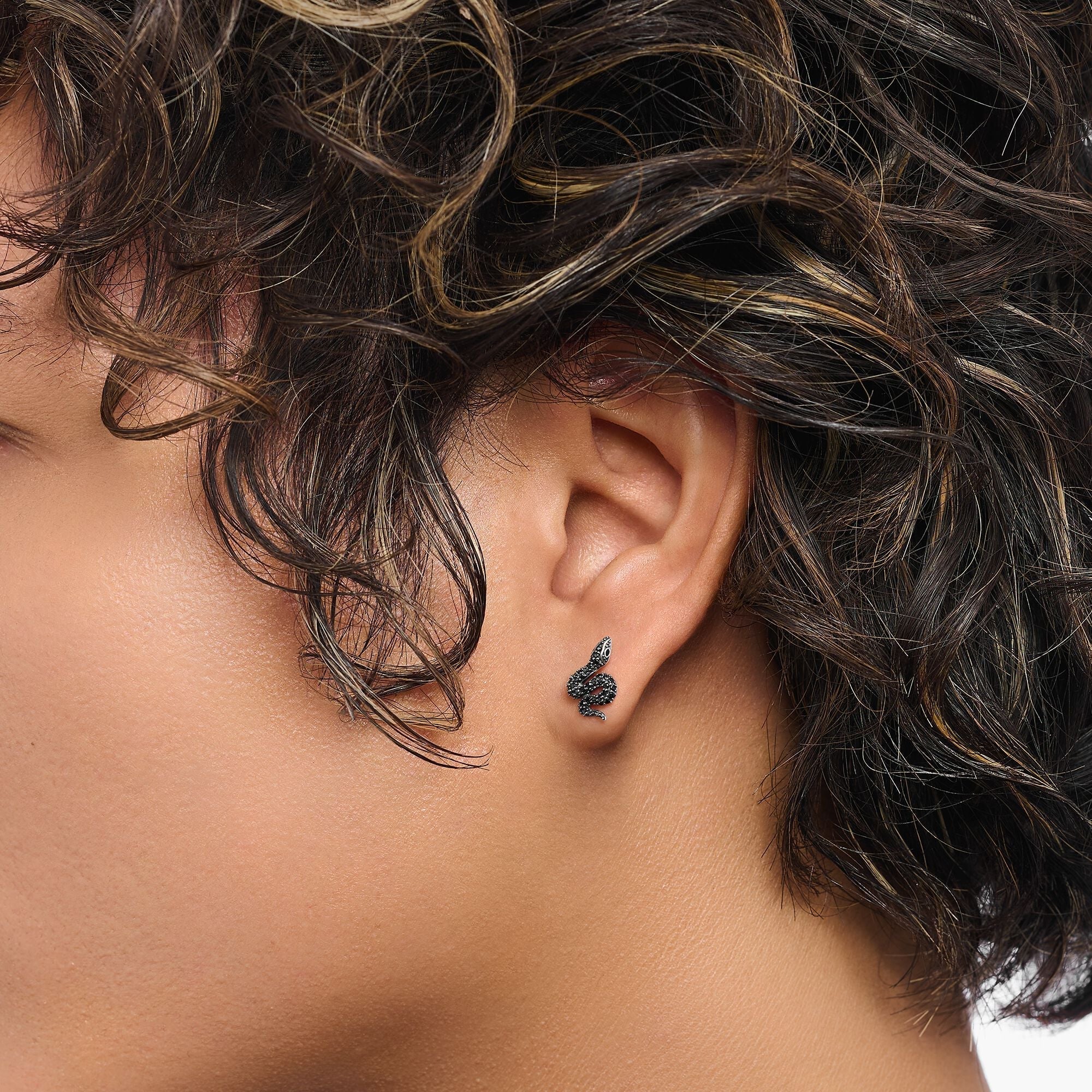 THOMAS SABO Snake small ear studs with black zirconia - Image 4