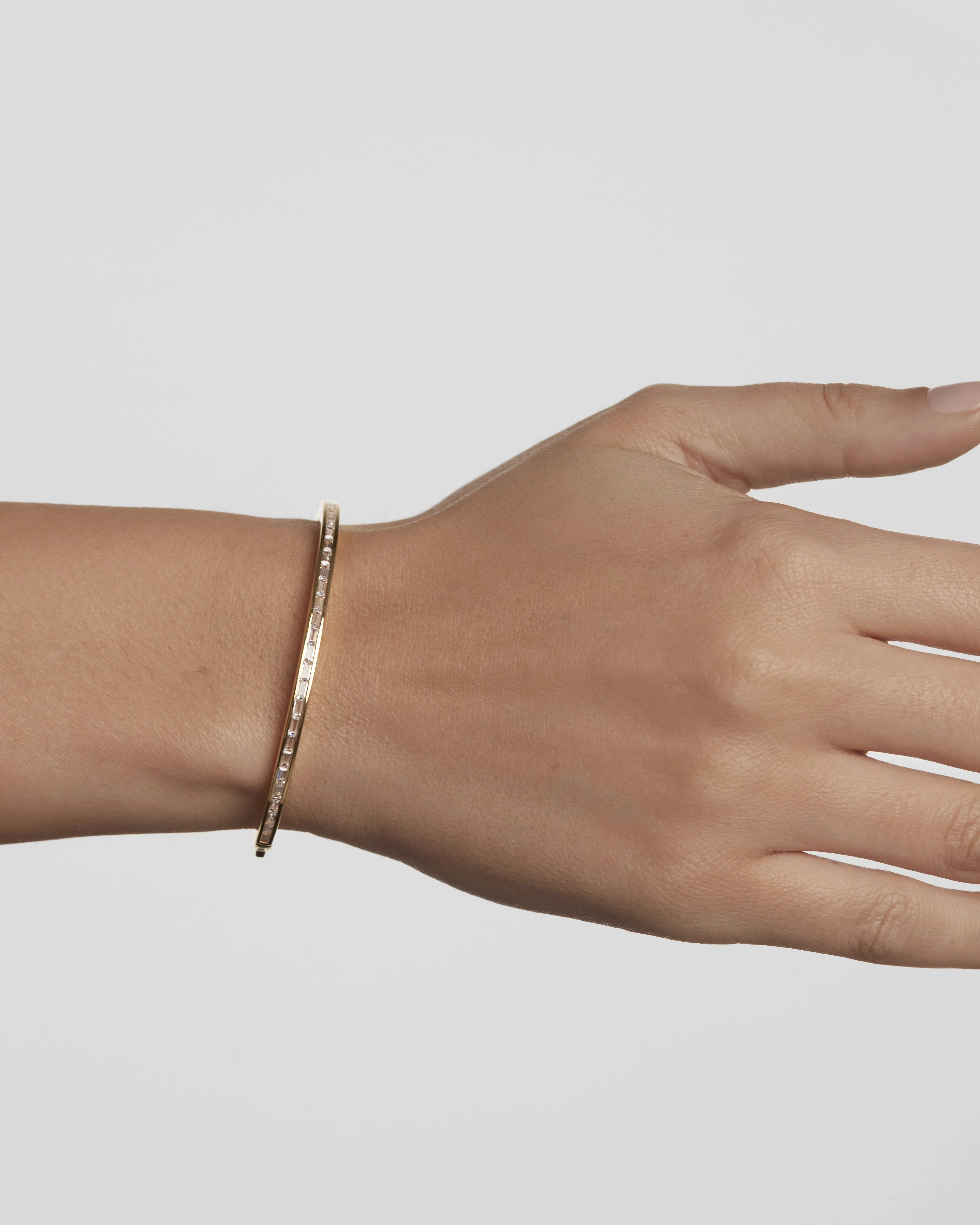 Viena Gold Bangle Medium - Image 2